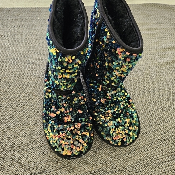 UGG Classic Short Stellar Sequin Boots - Picture 2 of 11